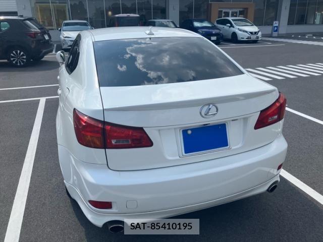 Lexus IS 2005-11 8659914-3