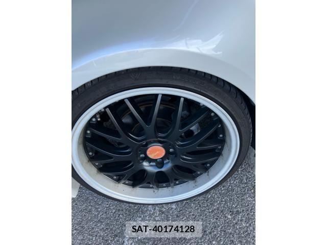 Lexus IS 2012-09 8743396-9