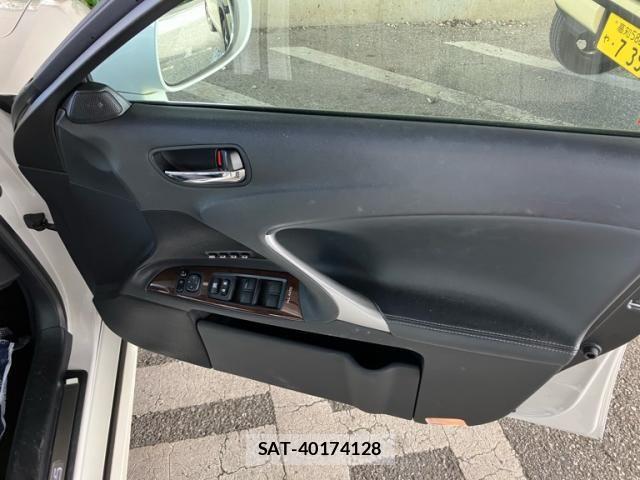 Lexus IS 2012-09 8743396-10