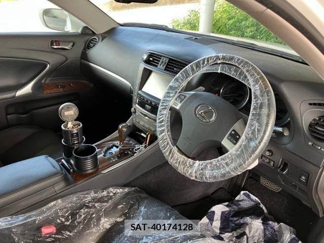 Lexus IS 2012-09 8743396-11