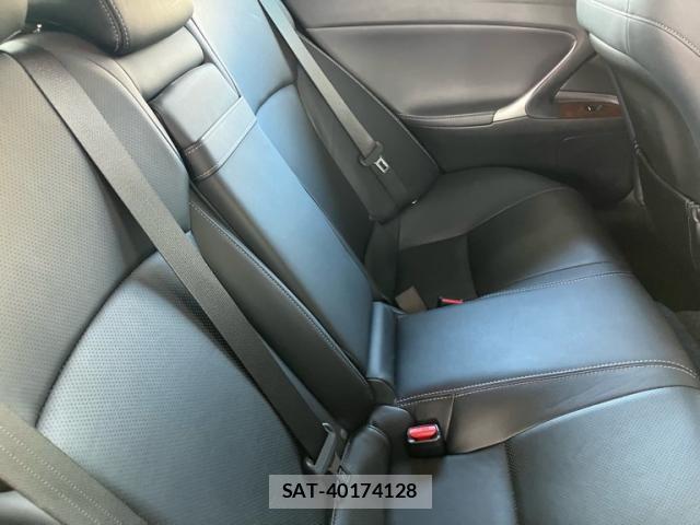 Lexus IS 2012-09 8743396-12
