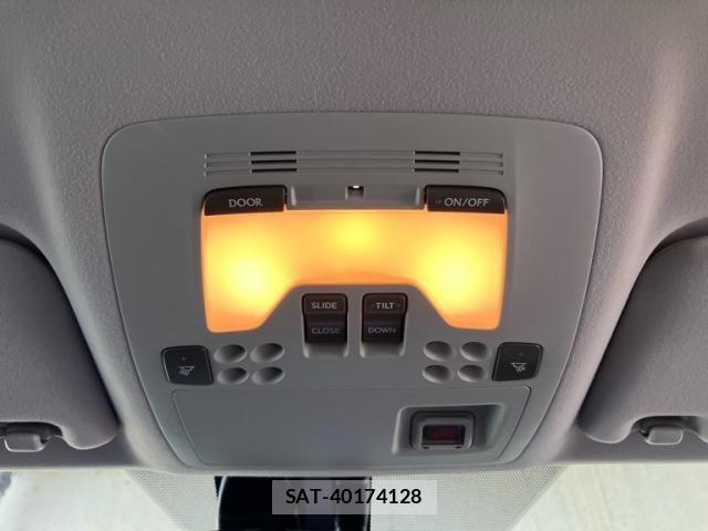 Lexus IS 2012-09 8743396-21