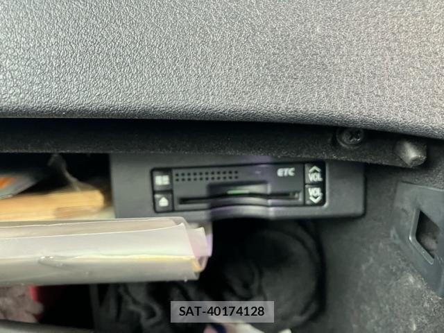 Lexus IS 2012-09 8743396-22