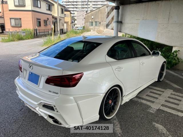 Lexus IS 2012-09 8743396-2