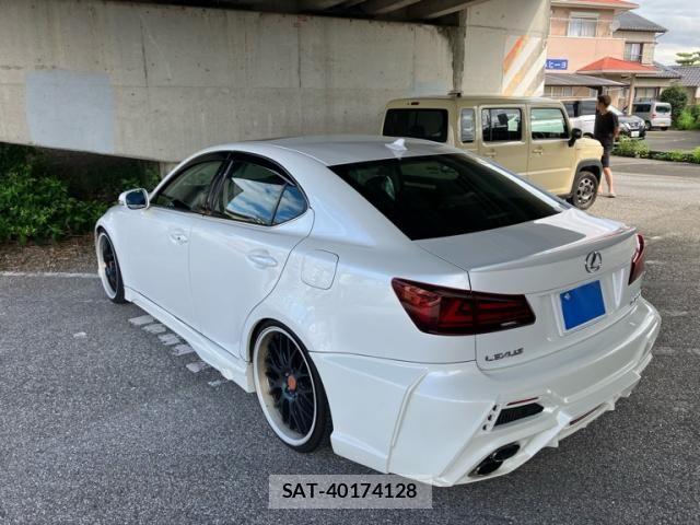 Lexus IS 2012-09 8743396-3