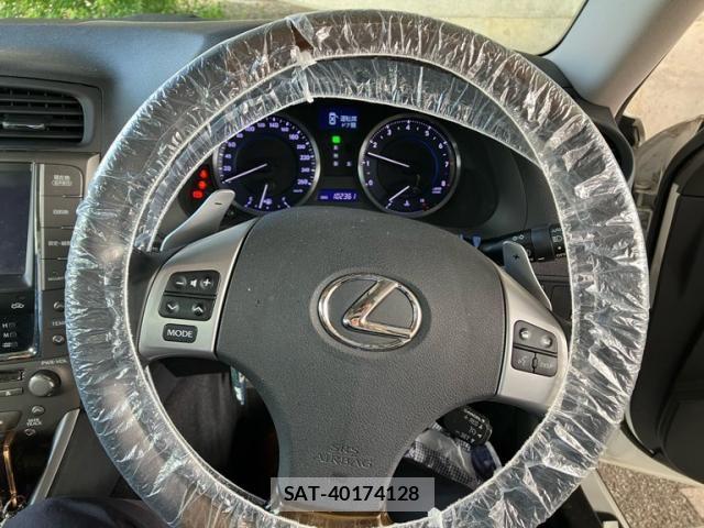 Lexus IS 2012-09 8743396-4