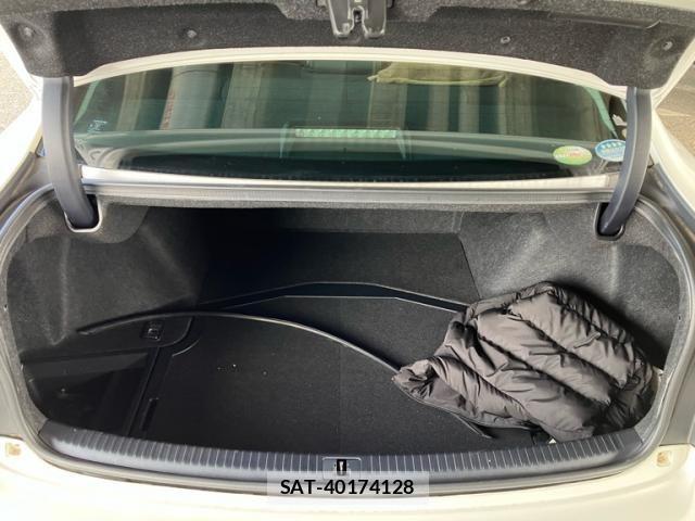 Lexus IS 2012-09 8743396-5