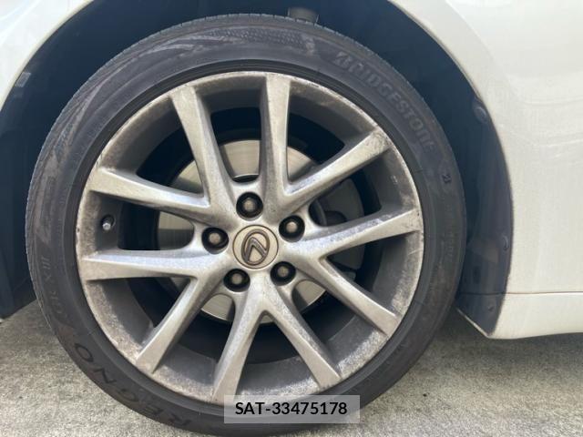 Lexus IS 2011-11 8743395-9