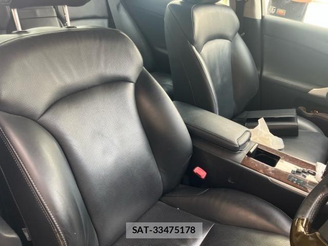 Lexus IS 2011-11 8743395-11