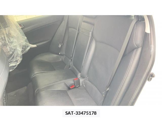 Lexus IS 2011-11 8743395-12