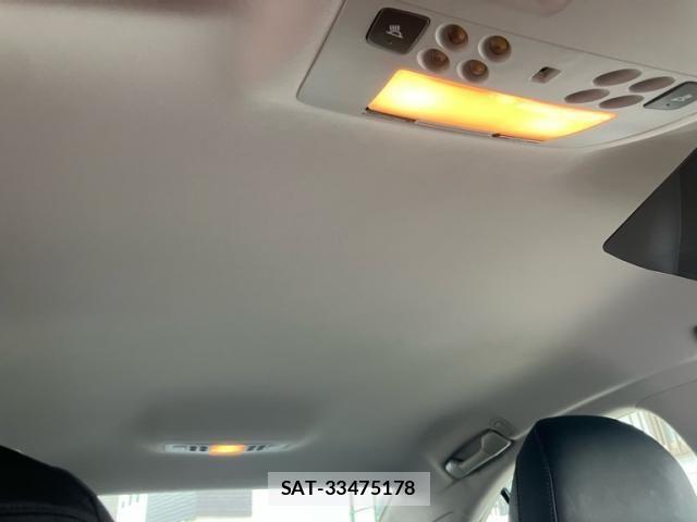 Lexus IS 2011-11 8743395-14