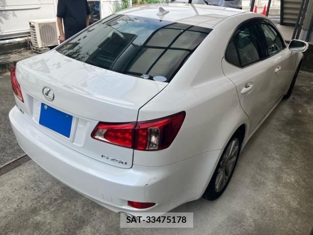 Lexus IS 2011-11 8743395-1