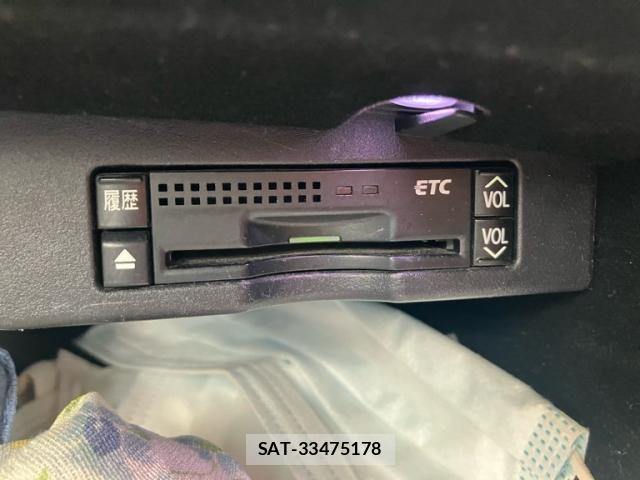 Lexus IS 2011-11 8743395-23
