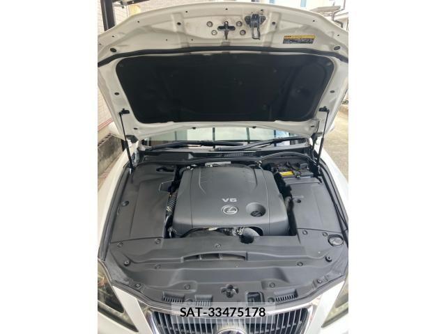 Lexus IS 2011-11 8743395-26