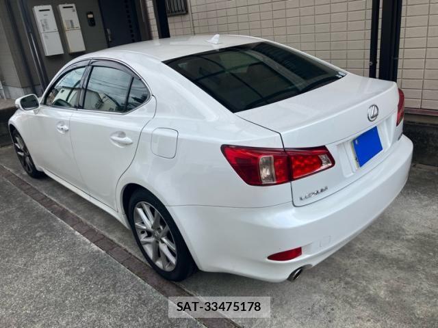 Lexus IS 2011-11 8743395-2