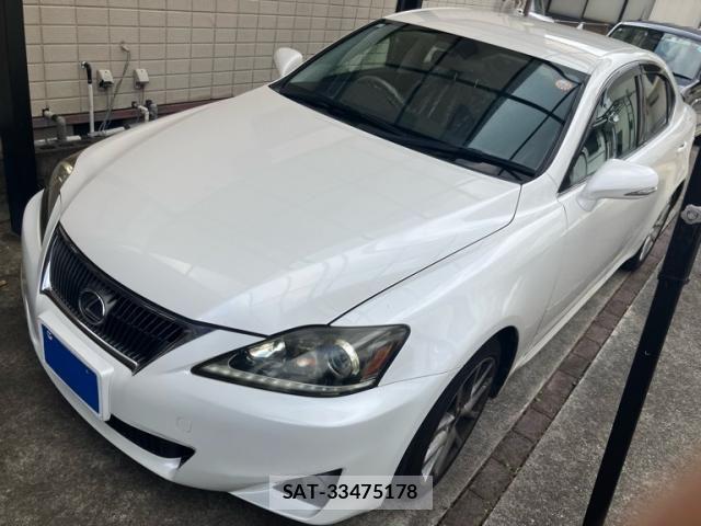 Lexus IS 2011-11 8743395-3