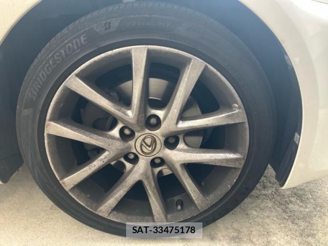 Lexus IS 2011-11 8743395-6