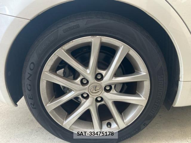 Lexus IS 2011-11 8743395-7