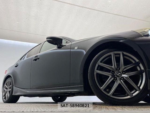 Lexus IS 2013-05 8743394-10