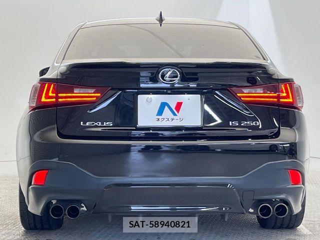 Lexus IS 2013-05 8743394-14