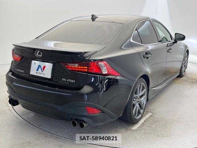 Lexus IS 2013-05 8743394-16