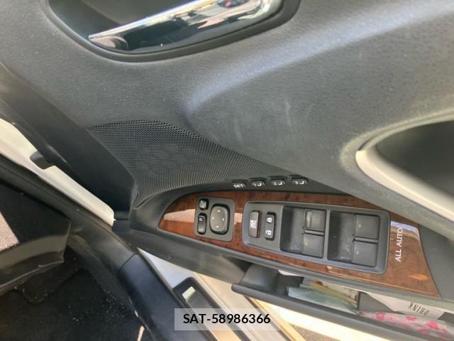 Lexus IS 2011-07 8780845-11