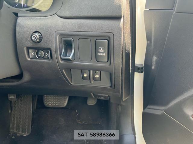 Lexus IS 2011-07 8780845-12