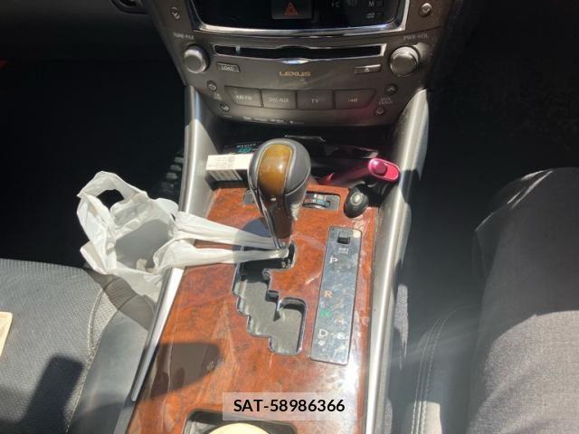 Lexus IS 2011-07 8780845-21