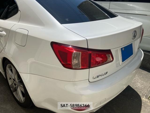 Lexus IS 2011-07 8780845-4