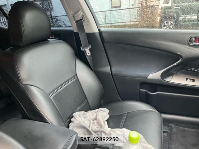 Lexus IS 2006-01 8829940-19
