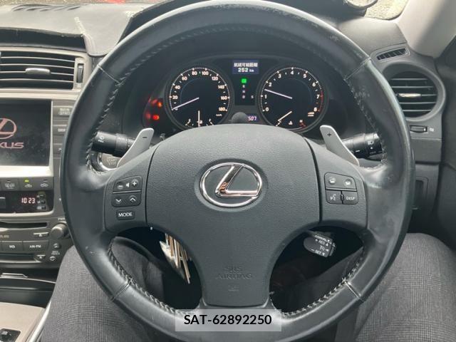 Lexus IS 2006-01 8829940-22