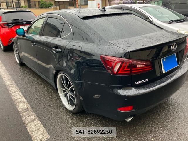 Lexus IS 2006-01 8829940-2