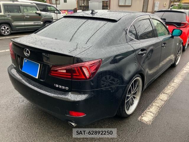 Lexus IS 2006-01 8829940-3