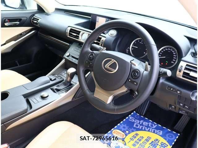 Lexus IS 2014-07 8880489-12