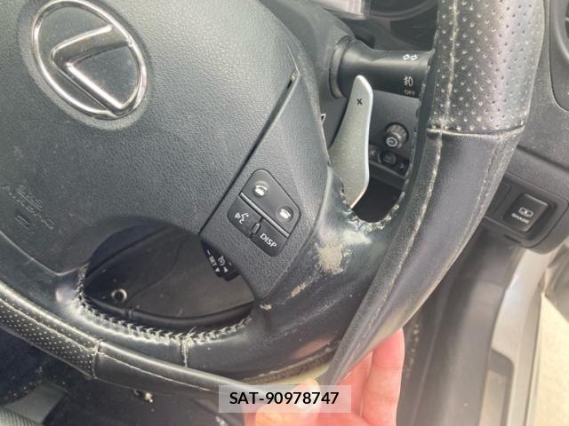 Lexus IS 2006-04 8883841-10