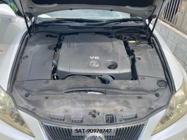 Lexus IS 2006-04 8883841-13