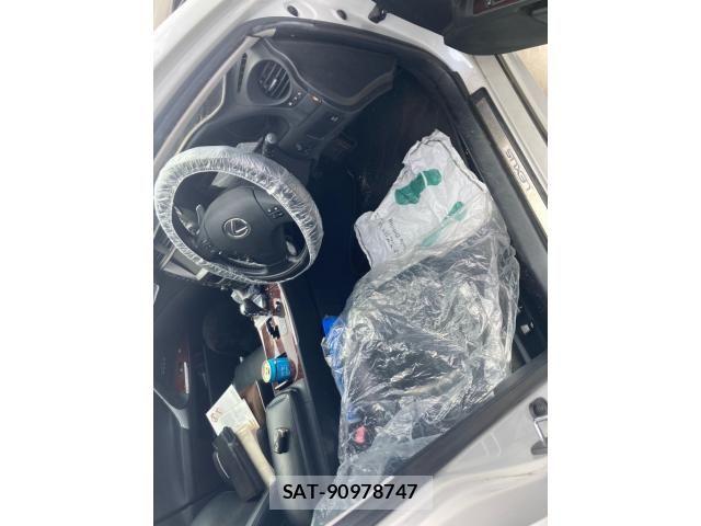 Lexus IS 2006-04 8883841-14