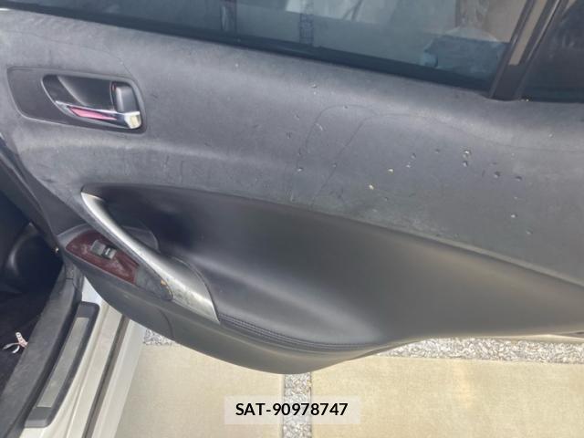 Lexus IS 2006-04 8883841-16
