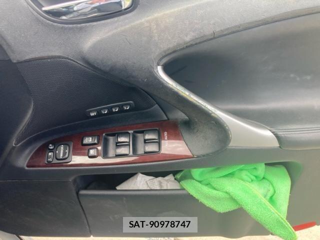Lexus IS 2006-04 8883841-17