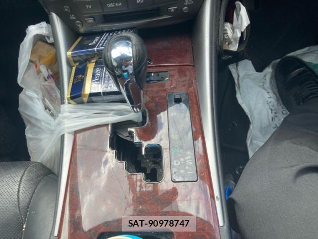 Lexus IS 2006-04 8883841-24