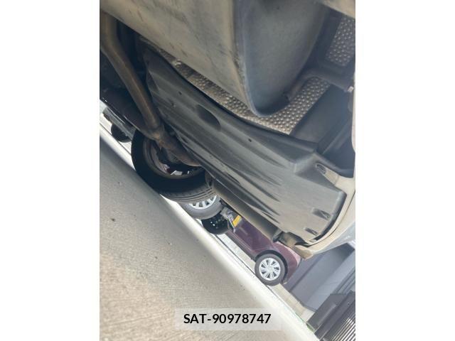 Lexus IS 2006-04 8883841-3