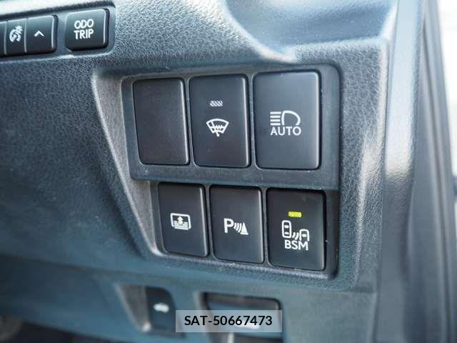Lexus IS 2013-06 7328013-13