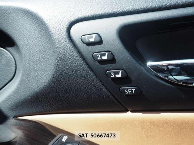 Lexus IS 2013-06 7328013-16