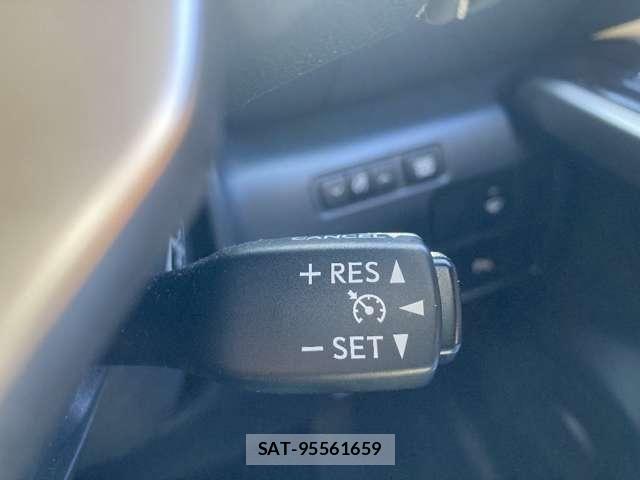 Lexus IS 2013-07 8208357-21