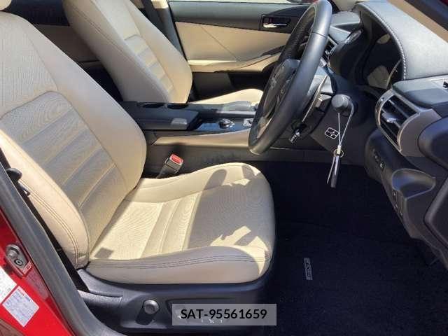 Lexus IS 2013-07 8208357-25