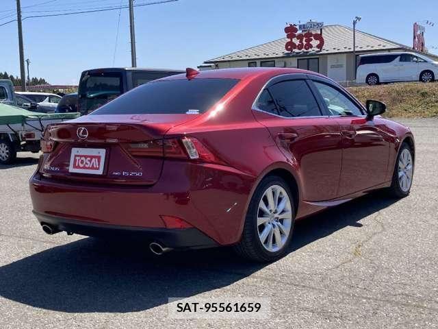 Lexus IS 2013-07 8208357-4