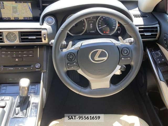 Lexus IS 2013-07 8208357-6