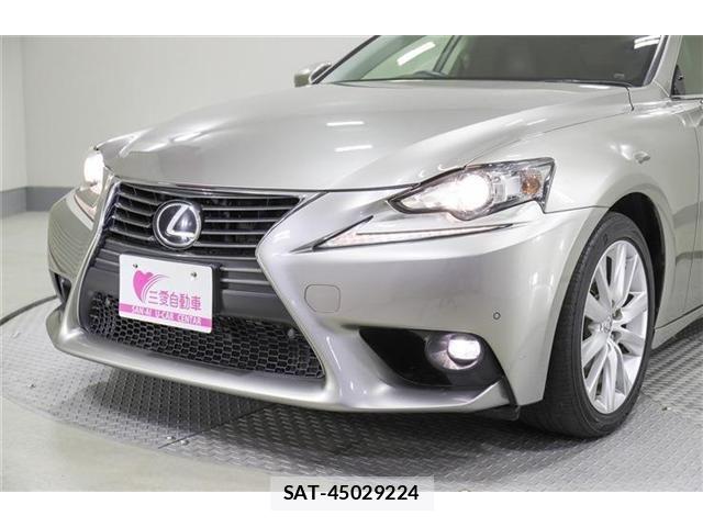 Lexus IS 2015-06 8208358-9