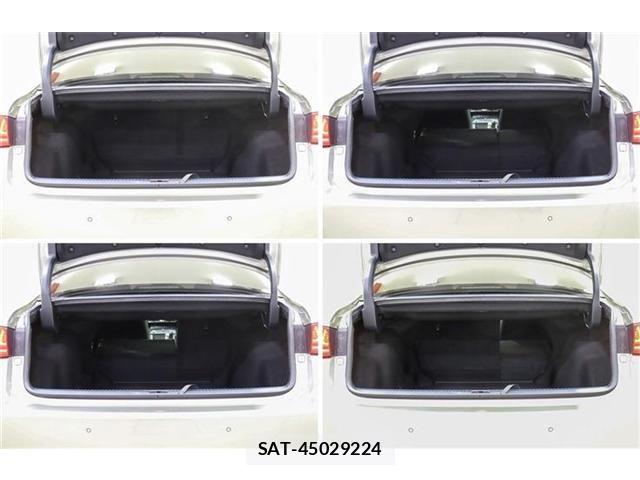 Lexus IS 2015-06 8208358-11