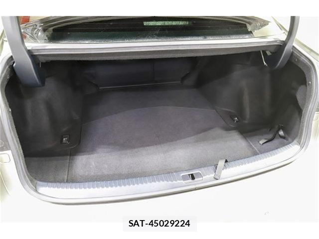 Lexus IS 2015-06 8208358-12